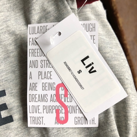 LulaRoe Liv T - Picture 3 of 4